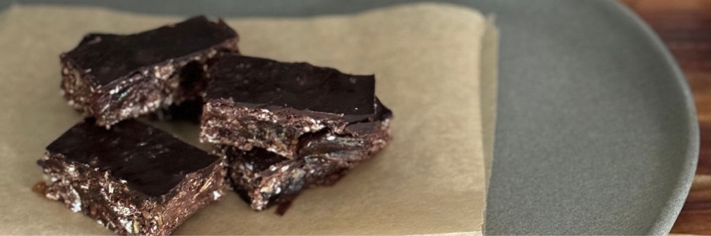 Jaq's Snaqs: Heart Healthy Date & Chocolate Slice